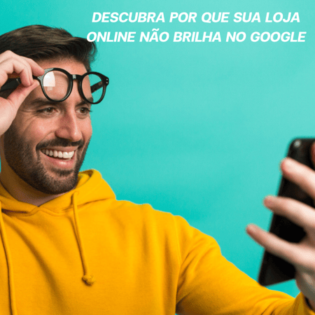 homem com óculos e mensagem sobre campanha online do Google ao fundo